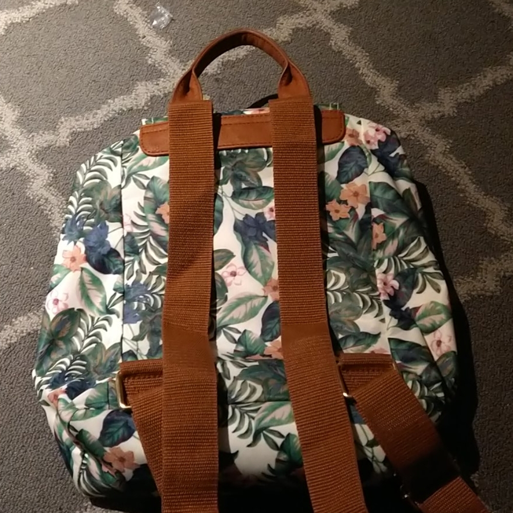 Backpack - Picture 4 of 4